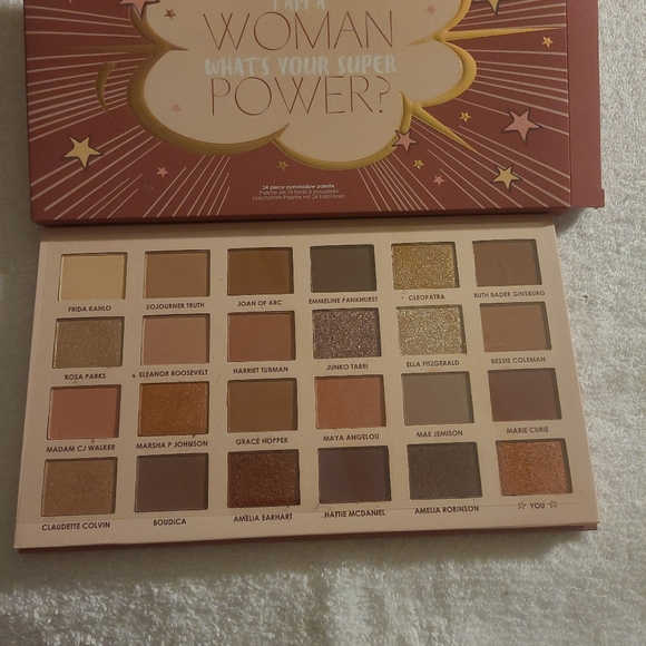 Eyeshadow palette - Picture 3 of 3
